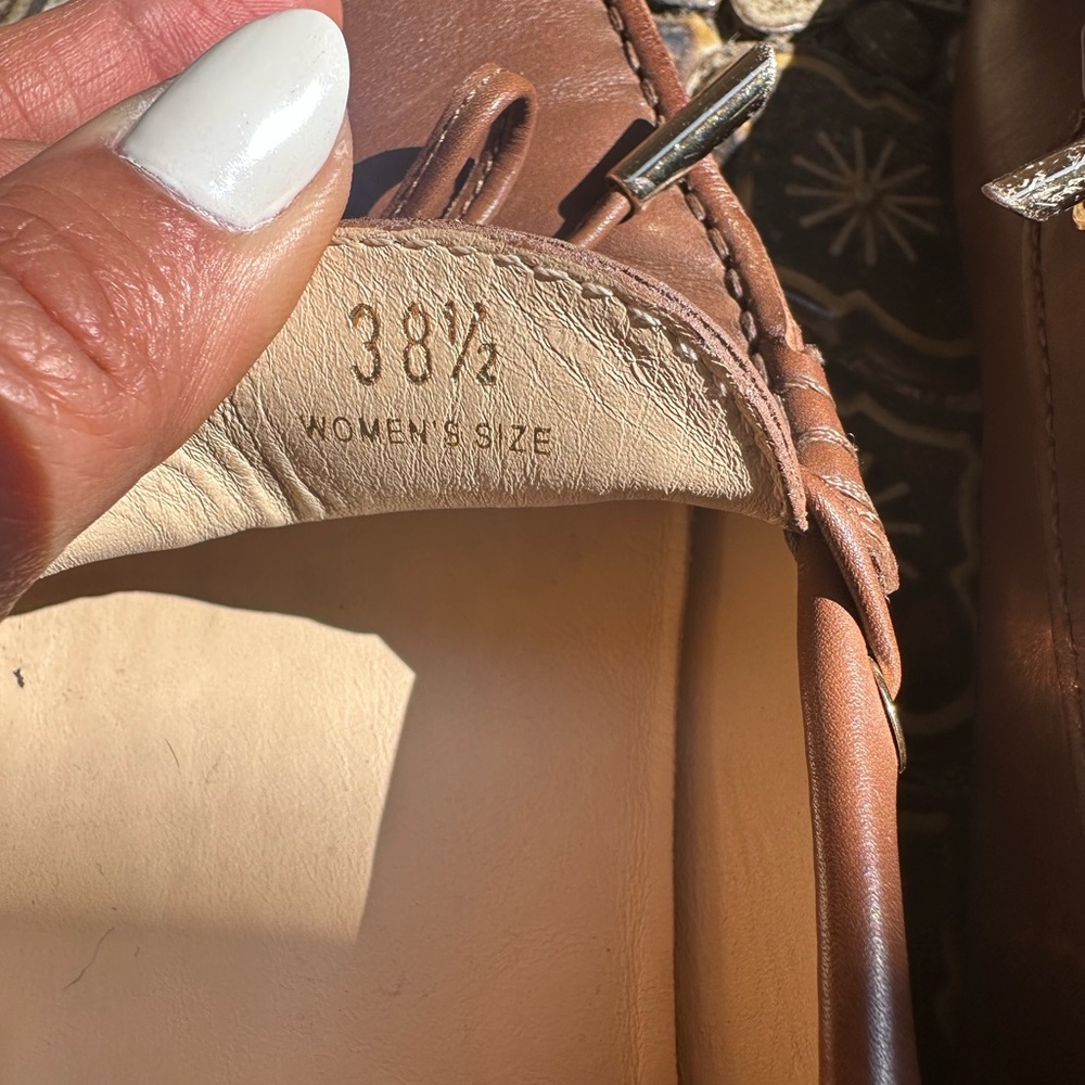 Tod's Classic Brown Leather Loafers - Picture 3 of 7